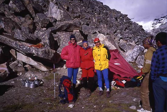 Con altri alpinisti italiani
