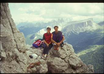 Nella foto Cecilia e Marco alla fine dello spigolo del Pilastro alla Tofana di Rozes