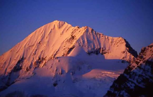 Alba sul Gran Zebrù visto dall'Hintergrat.